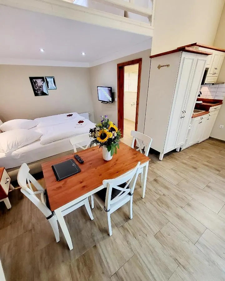 Marcel Apartments لبسيا